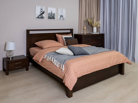 Двуспальная кровать Fiord - Кровать из массива с декоративной резкой в изголовье.